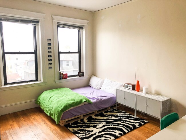 Building Photo - 1056 Commonwealth Ave