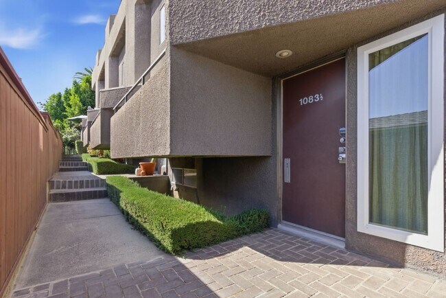 Foto del edificio - 1083 1/2 W Kensington Rd