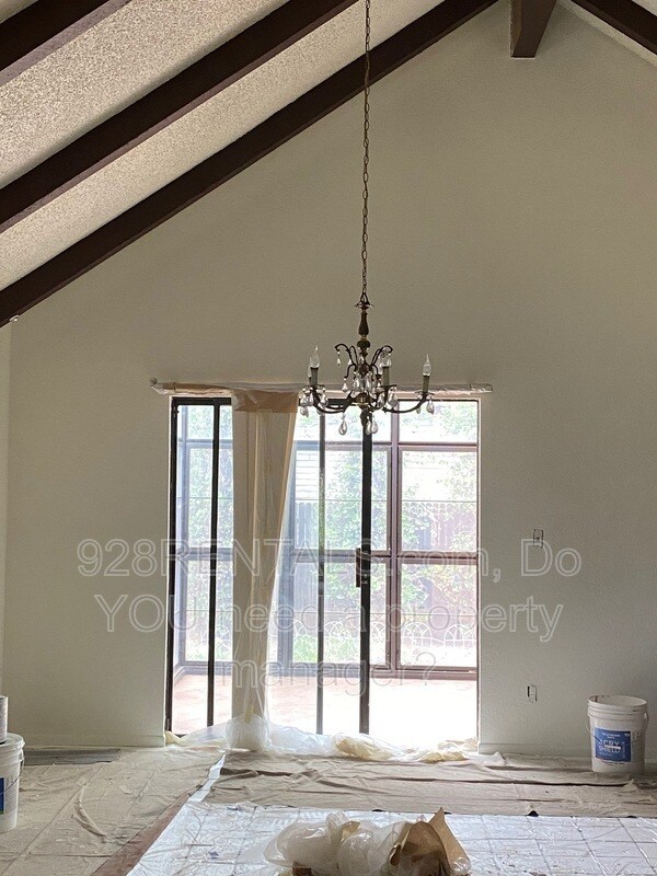 Foto del edificio - 801 W University Heights Dr S