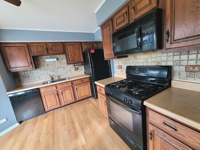 Foto del edificio - 1418 Walnut Cir