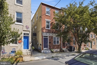 Building Photo - 953 N Randolph St