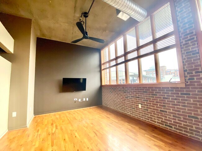 Building Photo - 640 Glen Iris Dr NE