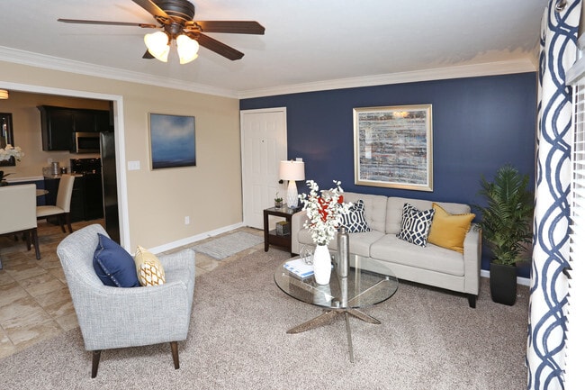 2HAB, 1BA - 1,000 ft² - Sala de estar - Flats at Hurstbourne