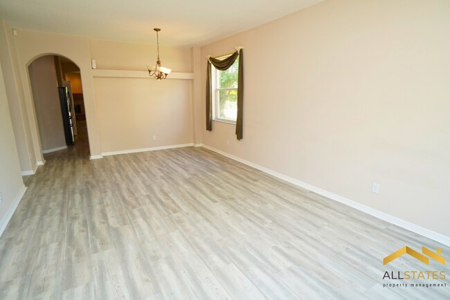 Building Photo - 13504 Eyas Rd
