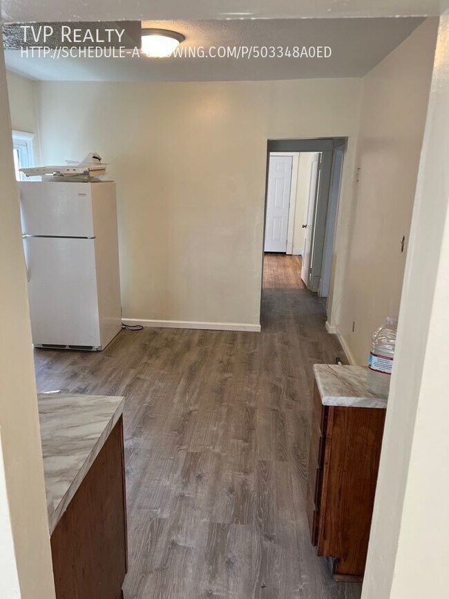 Foto del edificio - 1174 W 8th St