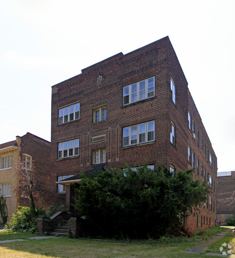 Building Photo - 2756 Lancashire Rd