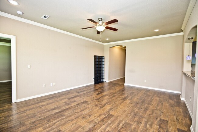 Building Photo - ***3057 N. Azure Avenue***