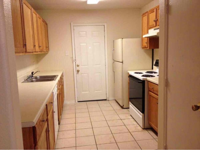 Building Photo - 7611 Oak Chase