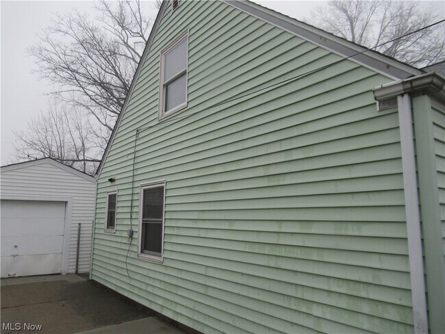 Building Photo - 29237 W Willowick Dr