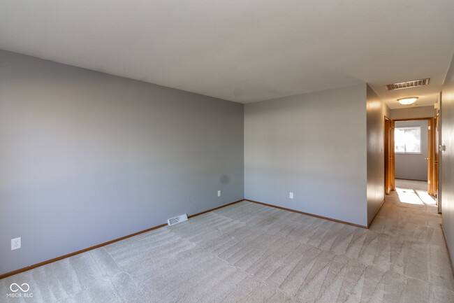 Building Photo - 511 Hollybrook Dr
