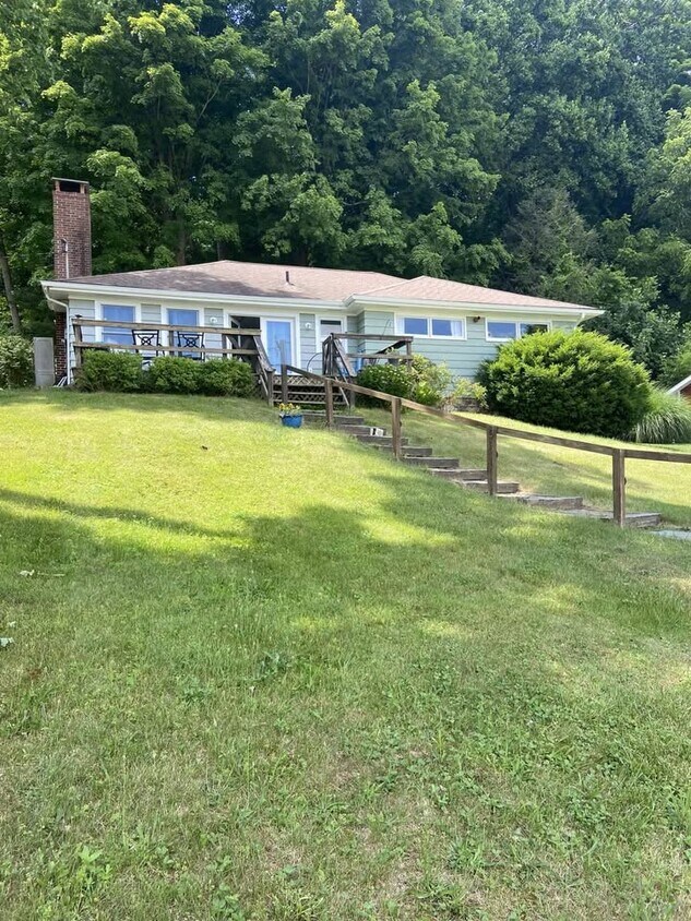 Foto principal - 4 Candlewood Knolls Rd