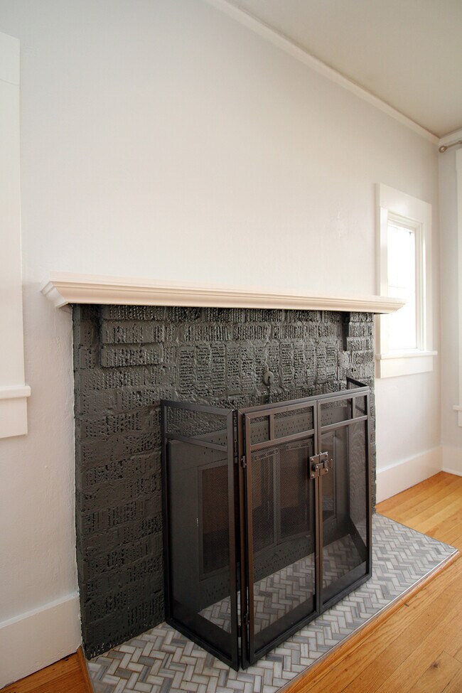 Building Photo - 3926 NE 70th Ave