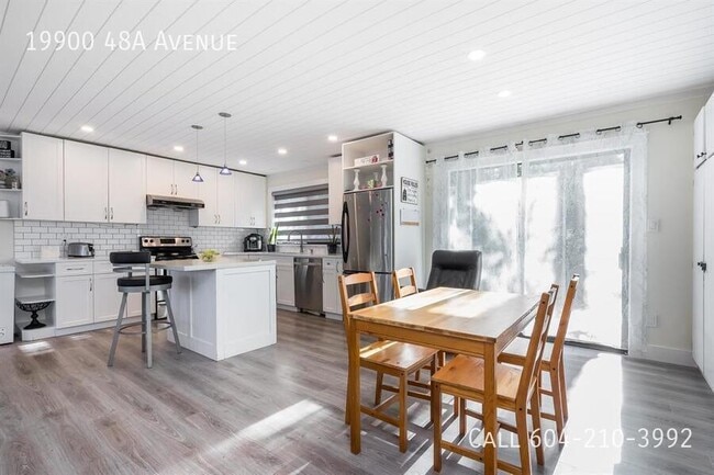 Building Photo - Perfect Family Home!