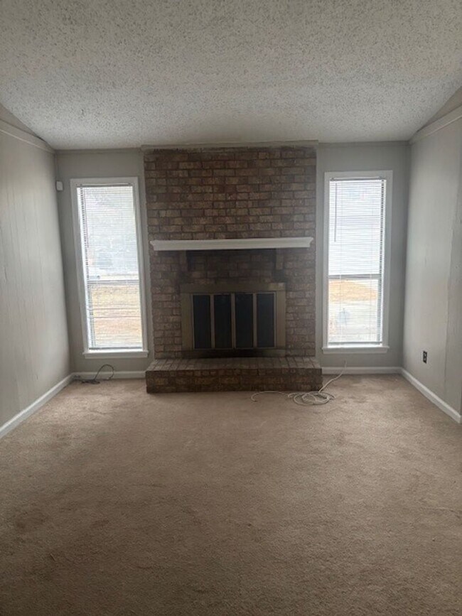 Foto del edificio - Available Now! Managed by Blanchard and Calhoun