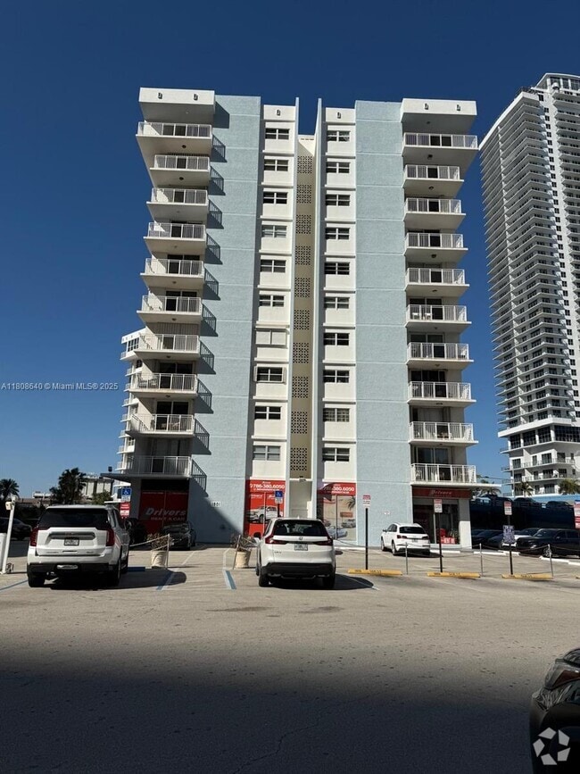 Building Photo - 1801 S Ocean Dr