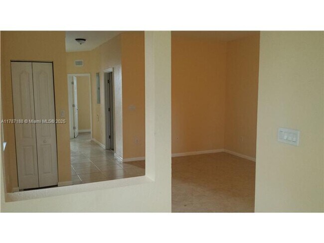Foto del edificio - 21205 NW 14th Pl