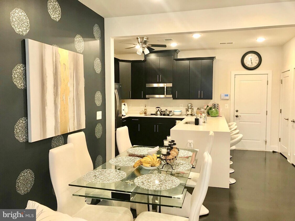 11 Silverway Dr Unit 6, Herndon, VA 20170 Room for Rent in Herndon