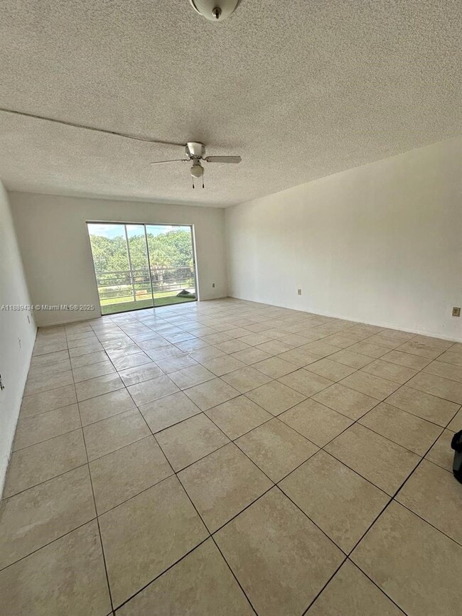 Foto del edificio - 4848 NW 24th Ct