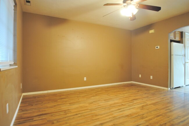Building Photo - 120 Penhurst Pl