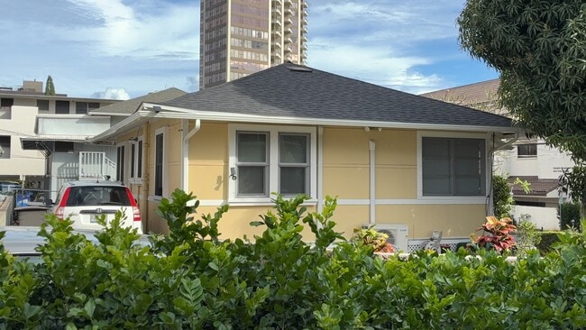 Building Photo - 914 Kinau St