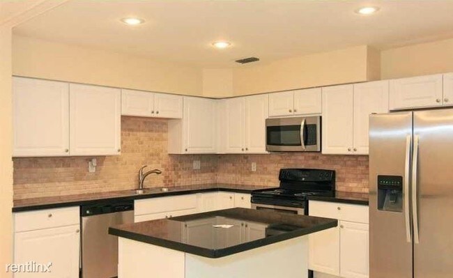 Building Photo - 4 br, 2.5 bath House - 8560 SW 123rd St