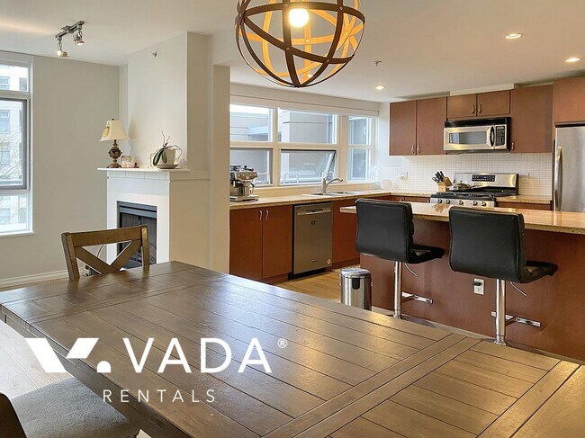 Photo du bâtiment - Aurora 2 BR APT Rental 301-9266 University Cr Burnaby: VADA