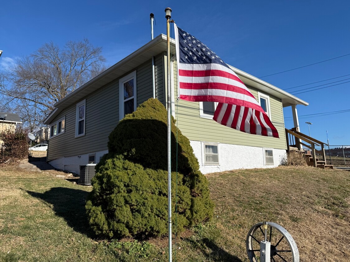 House side - 1116 Adams St