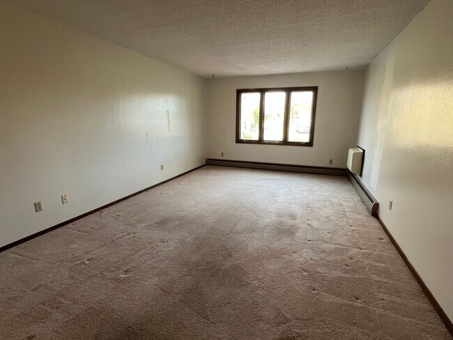 Foto del edificio - 615 6th St NE