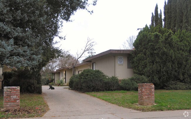 Building Photo - 10460 Coloma Rd