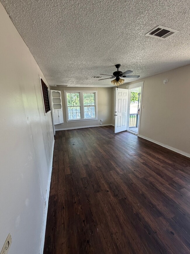 Building Photo - 2415 Clay Ave