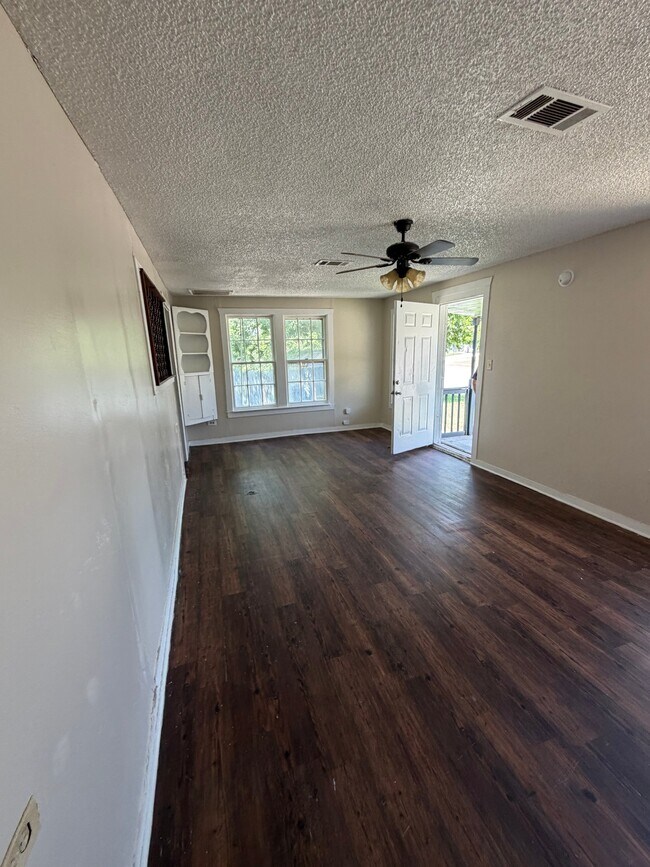 Foto del edificio - 2415 Clay Ave
