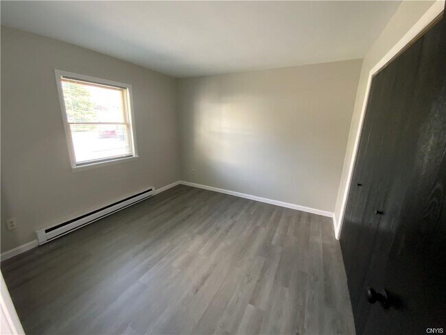 Building Photo - 258 California Ave