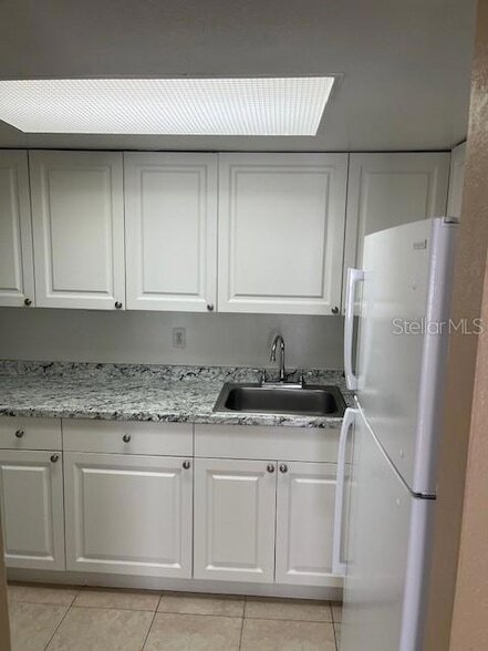 Building Photo - 452 Banyon Tree Cir