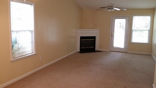 Foto del edificio - 1731 Summerwoods Ln