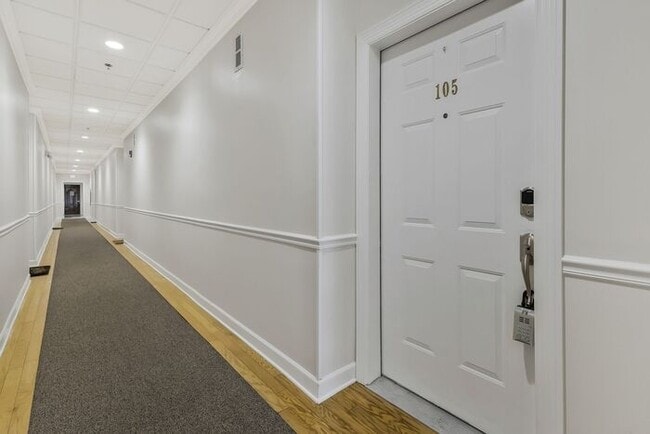 Building Photo - Lovely 1-Bedroom Condo: Hedrick Place Cond...