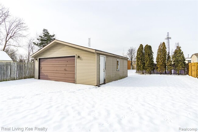 Building Photo - 4511 Briarwood Ave