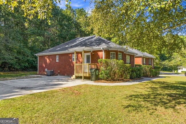 Building Photo - 100 Bluebird Ln