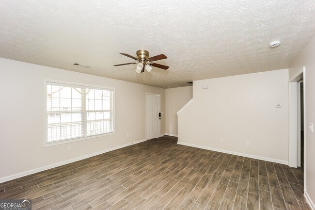 Building Photo - 320 Valley View Dr