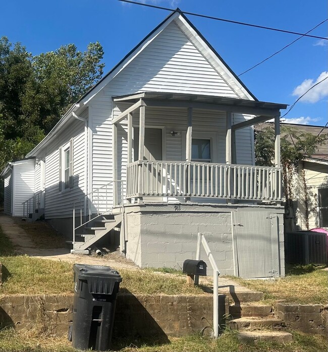 Building Photo - 911 Burgess Ave