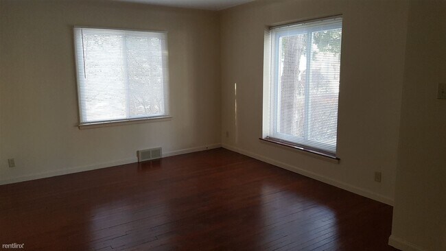 Building Photo - 2 br, 1 bath House - 217 W 13 Mile Rd