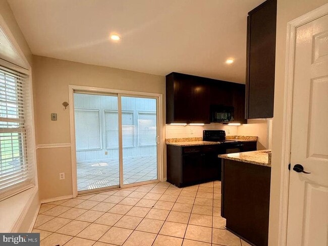 Building Photo - 8487 Inspiration Ave