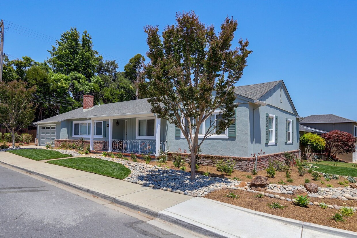 Primary Photo - 4 Bed / 3 Bath Burlingame home near excell...