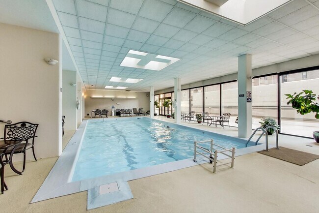 Foto del edificio - 3200 N Lake Shore Dr