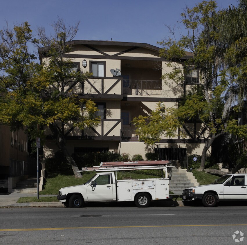 Building Photo - 14221 Burbank Blvd