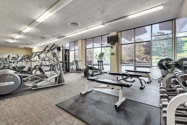 Foto del edificio - 1460 N Sandburg Terrace