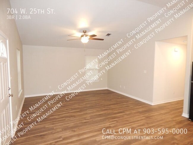 Foto del edificio - 704 W 25th St