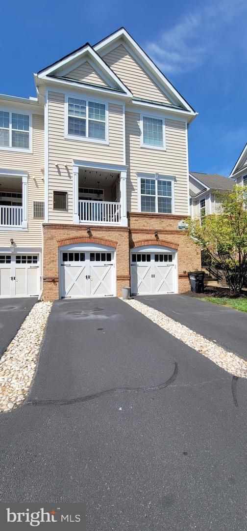 Building Photo - 43840 Hickory Corner Terrace