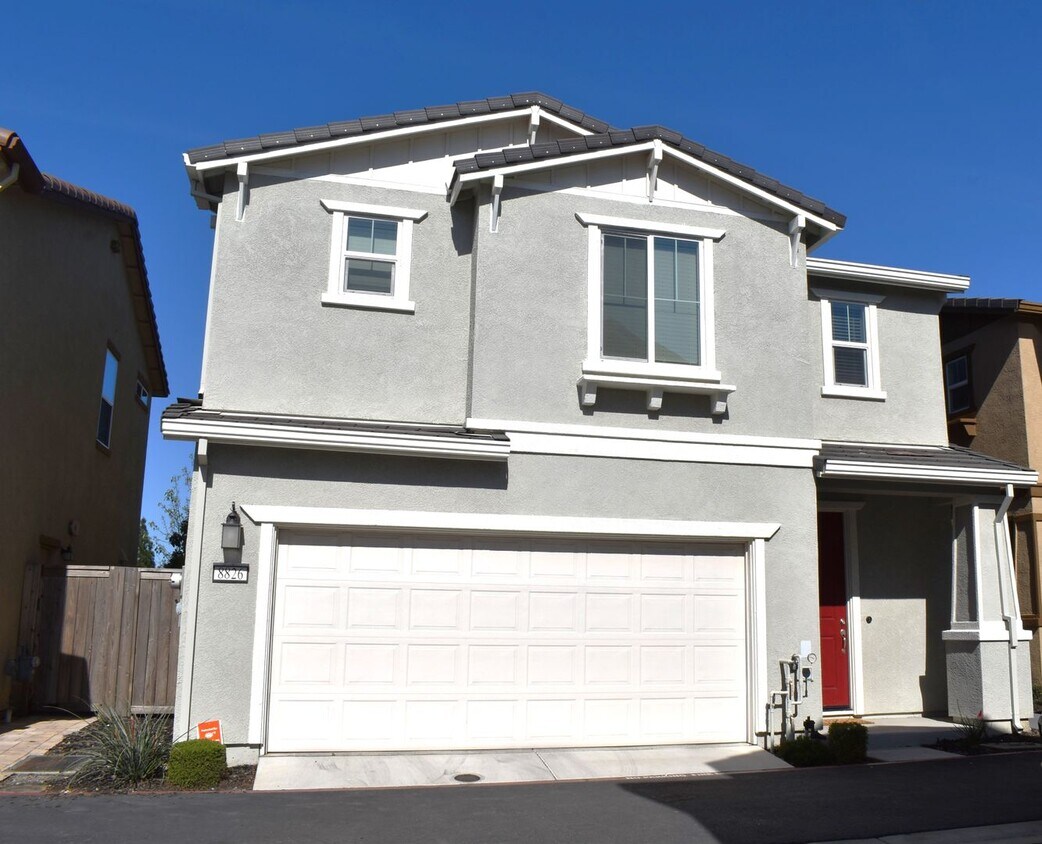 Foto principal - 8826 Ariston Lane.