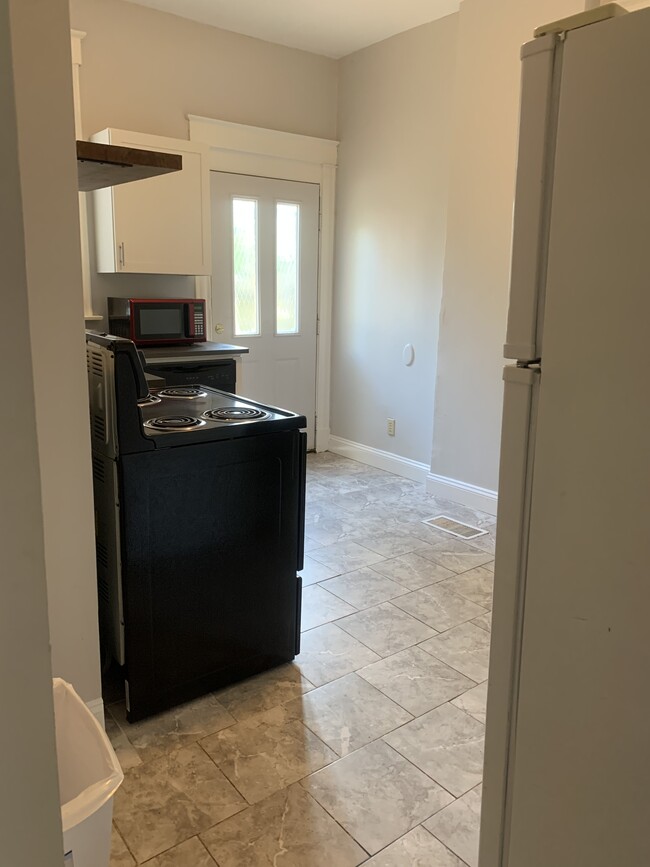 Kitchen - 2560 Ingleside Ave
