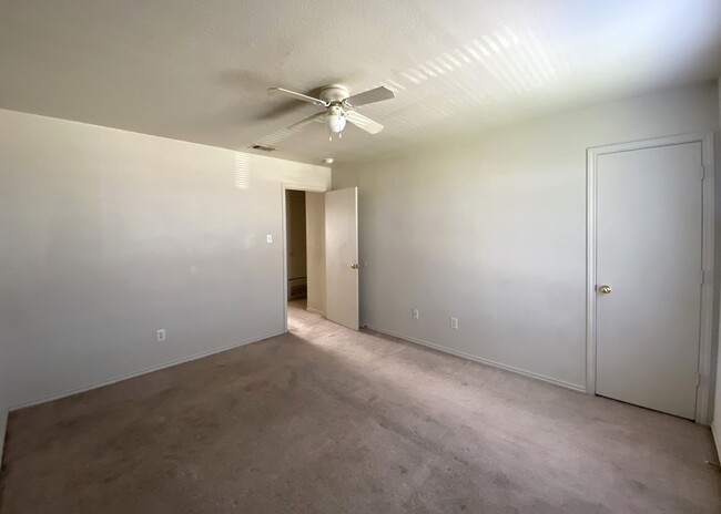 Foto del edificio - 2102 Tahoe Ct